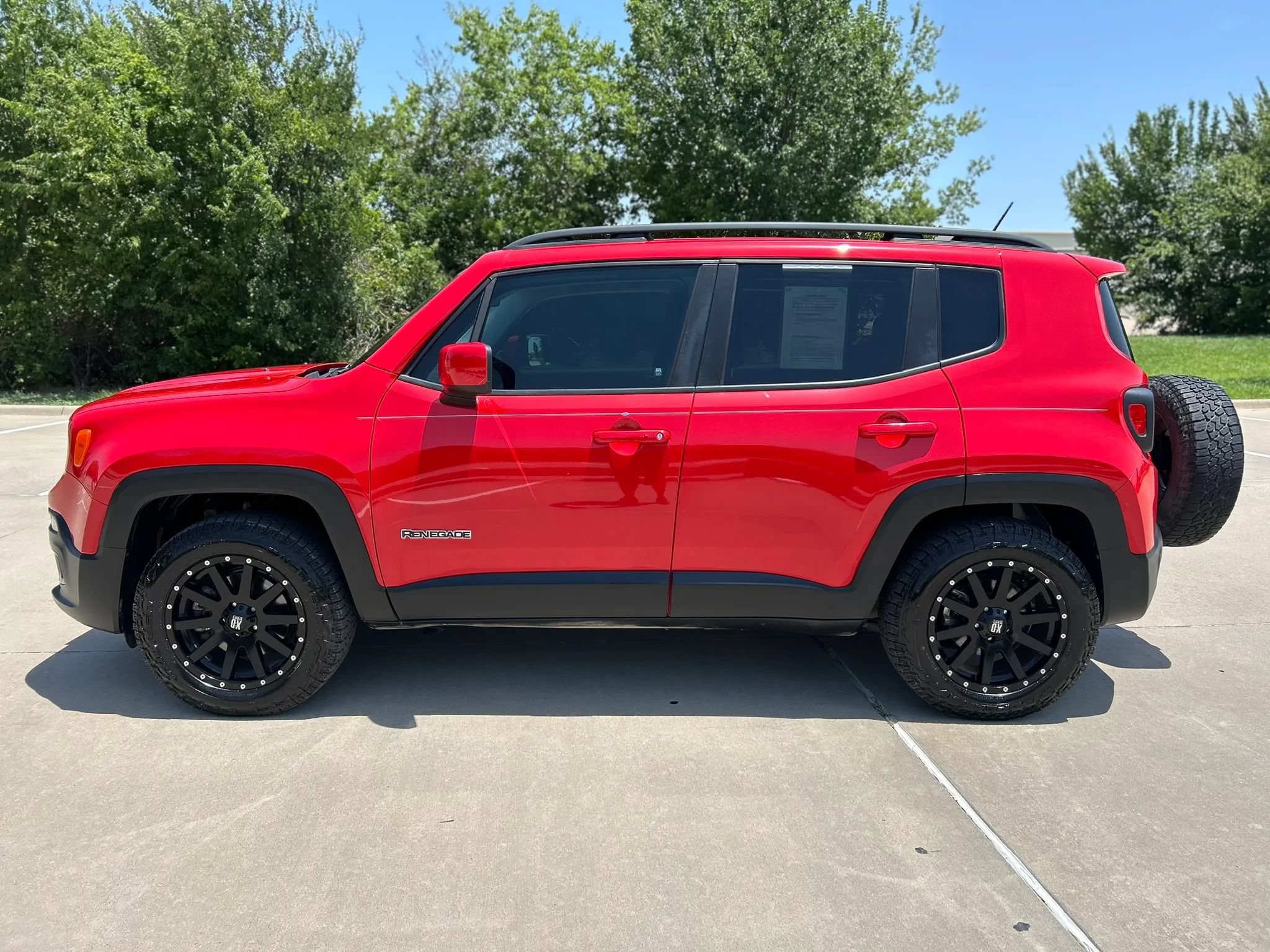 Used 2015 Jeep Renegade Latitude w/ Popular Equipment Group FWD image 9