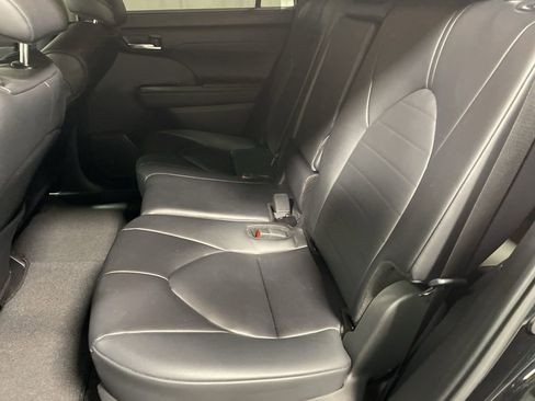 Used 2024 Toyota Highlander XLE image 20