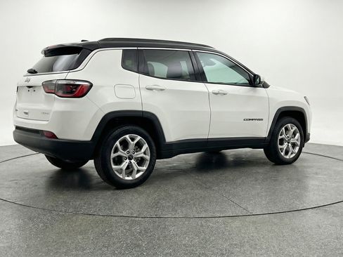 Used 2025 Jeep Compass Latitude AWD/4WD image 9