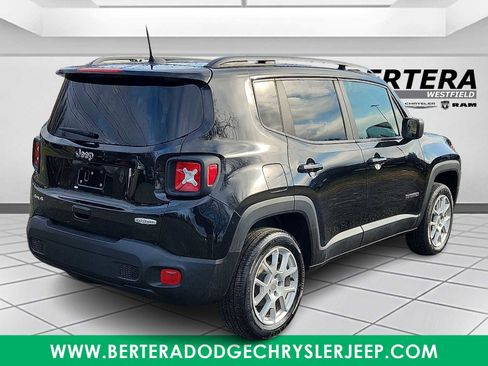 Certified 2022 Jeep Renegade Latitude w/ Convenience Group AWD/4WD image 6