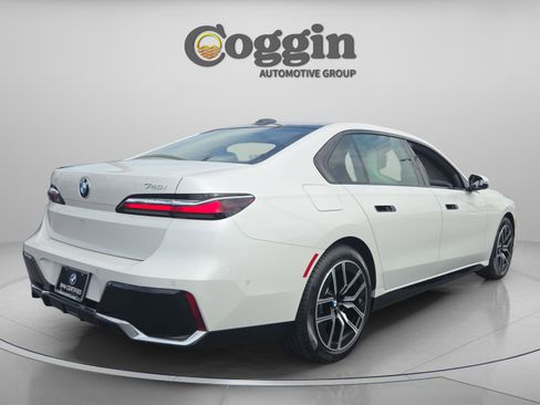 Used 2024 BMW 740i w/ Executive Package RWD image 5