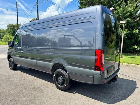 Used 2024 Mercedes-Benz Sprinter 2500 image 10