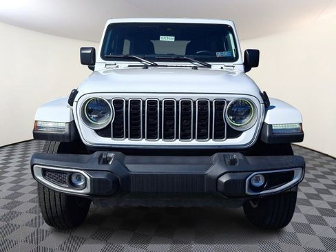 Used 2025 Jeep Wrangler Sahara image 2