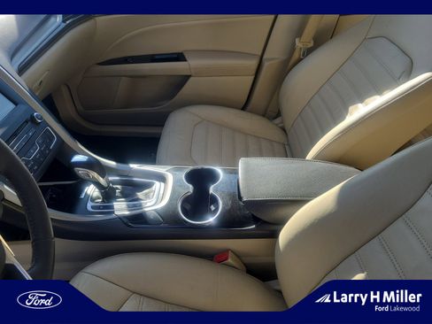 Used 2016 Ford Fusion SE w/ Equipment Group 202A image 15