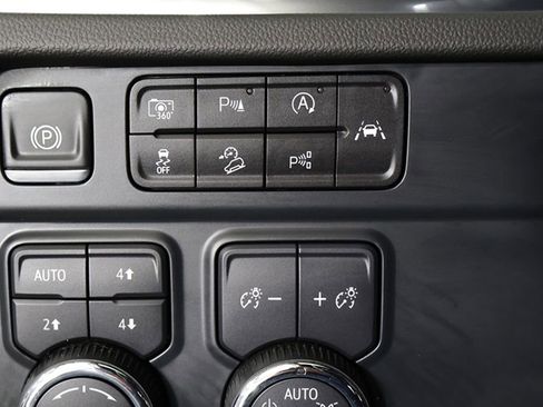 Used 2025 Chevrolet Tahoe Z71 AWD/4WD image 45