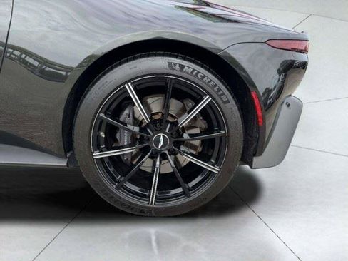 Used 2022 Aston Martin V8 Vantage Roadster RWD image 47