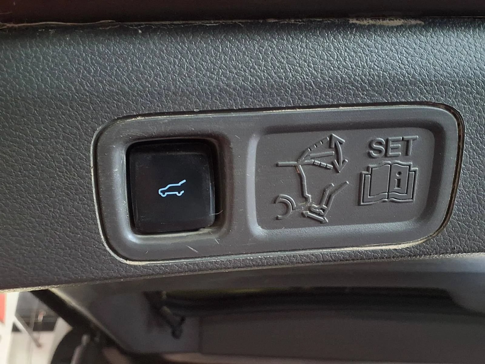 Used 2019 Ford Expedition Max XLT w/ Equipment Group 202A AWD/4WD image 8