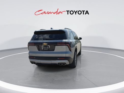 Used 2026 Chevrolet Traverse LT FWD image 7