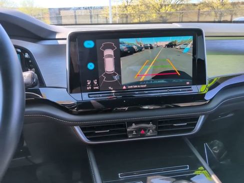 Used 2025 Volkswagen Atlas Cross Sport SE image 27