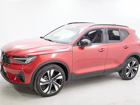 Certified 2023 Volvo XC40 B5 Plus w/ Driver Assist Package image 6