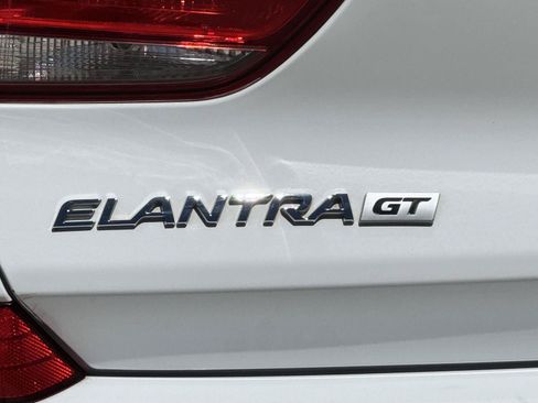 Used 2020 Hyundai Elantra GT w/ Style Package 02 FWD image 12