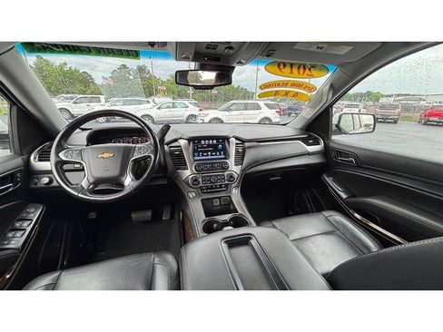 Used 2019 Chevrolet Suburban LT image 12