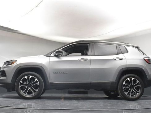 Used 2022 Jeep Compass Limited image 33
