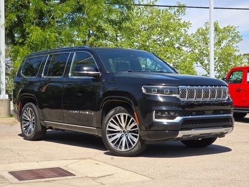 Used 2025 Jeep Grand Wagoneer 4WD image 2