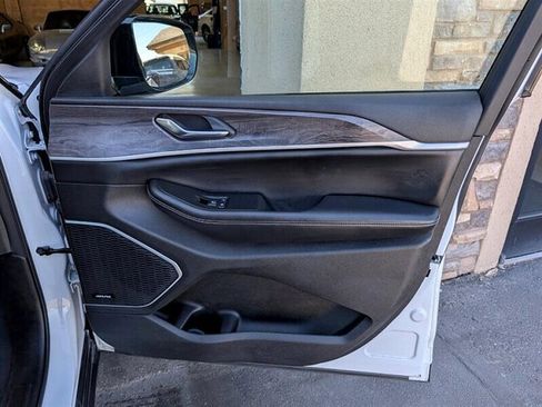 Used 2024 Jeep Grand Cherokee Limited 4xe image 29