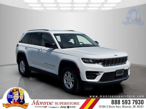 Certified 2024 Jeep Grand Cherokee Laredo AWD/4WD image 1