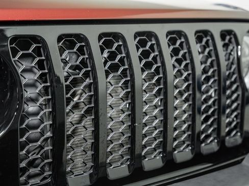 Used 2021 Jeep Gladiator Willys image 13