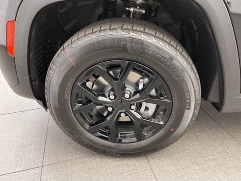 New 2025 Jeep Grand Cherokee L Altitude image 8