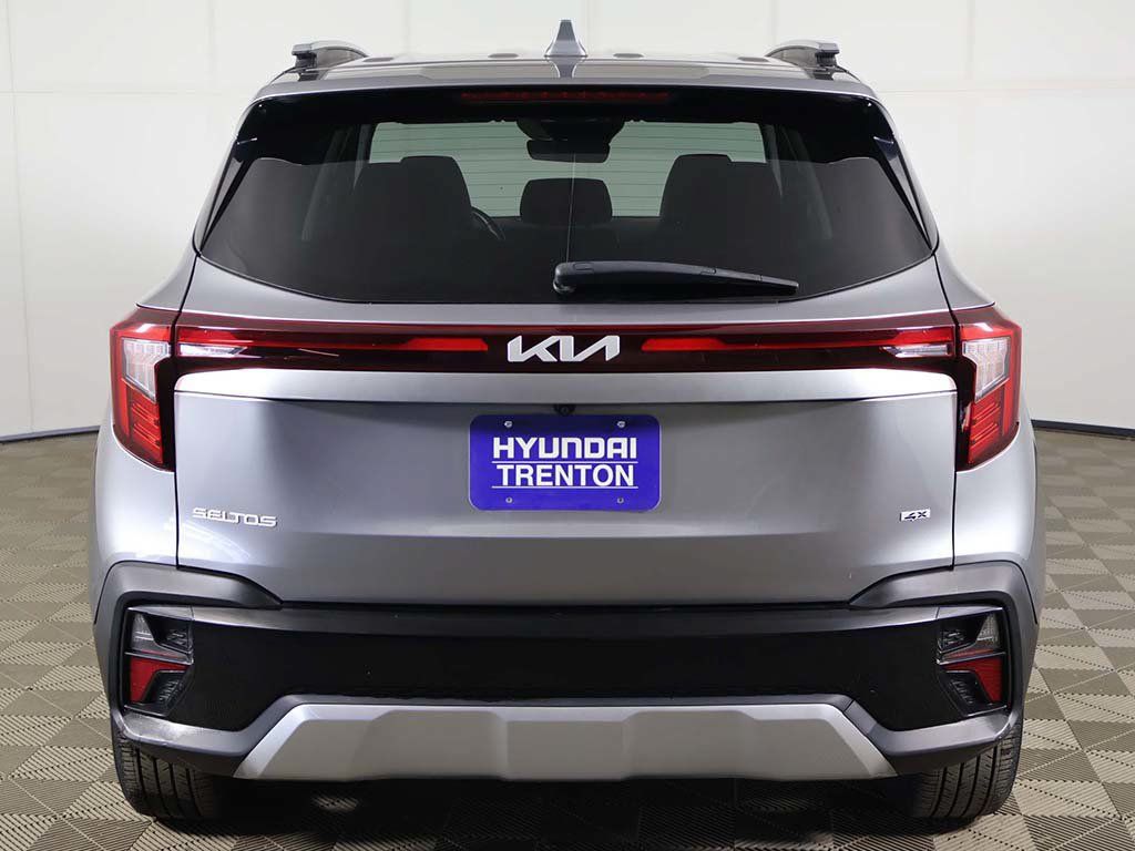 Used 2024 Kia Seltos S AWD/4WD image 12