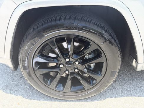 Used 2021 Jeep Grand Cherokee Laredo X RWD image 19