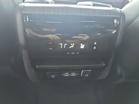 Used 2023 Jeep Wagoneer L Series II image 23