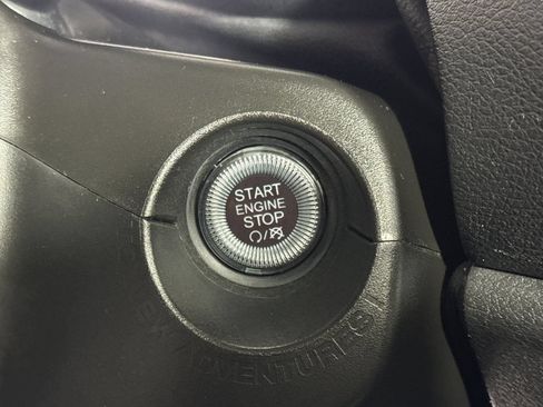 Used 2023 Jeep Renegade Latitude AWD/4WD image 19