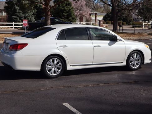 Used 2011 Toyota Avalon Limited image 4