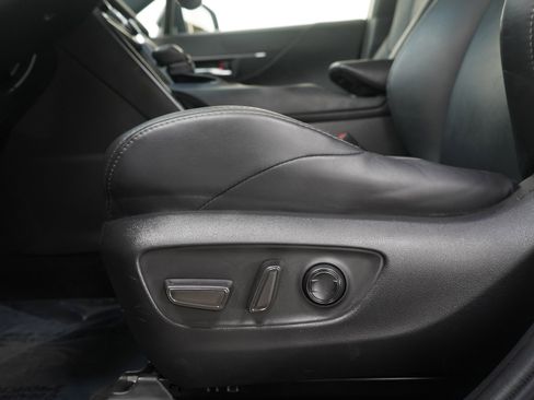 Used 2022 Toyota Venza Limited image 22