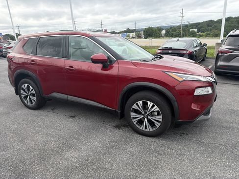 Used 2023 Nissan Rogue SV AWD/4WD image 2