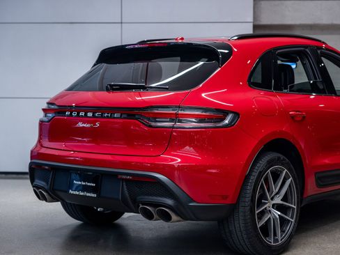 Certified 2024 Porsche Macan S AWD/4WD image 24