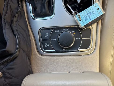 Used 2017 Jeep Grand Cherokee Limited image 19