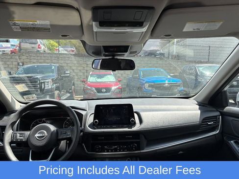 Used 2024 Nissan Rogue SV AWD/4WD image 7