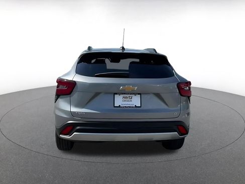Used 2025 Chevrolet Trax LT w/ LT Convenience Package image 12