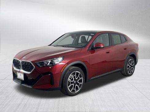 Certified 2025 BMW X2 xDrive28i w/ Convenience Package image 3