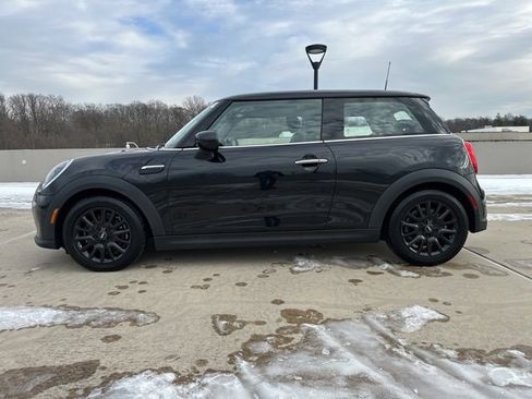 Used 2023 MINI Cooper 2-Door Hardtop image 4