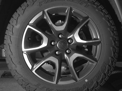 Used 2025 Jeep Compass Trailhawk AWD/4WD image 14