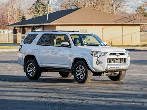 Used 2022 Toyota 4Runner TRD Off-Road Premium image 3