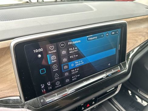 Used 2025 Volkswagen Atlas SE image 12