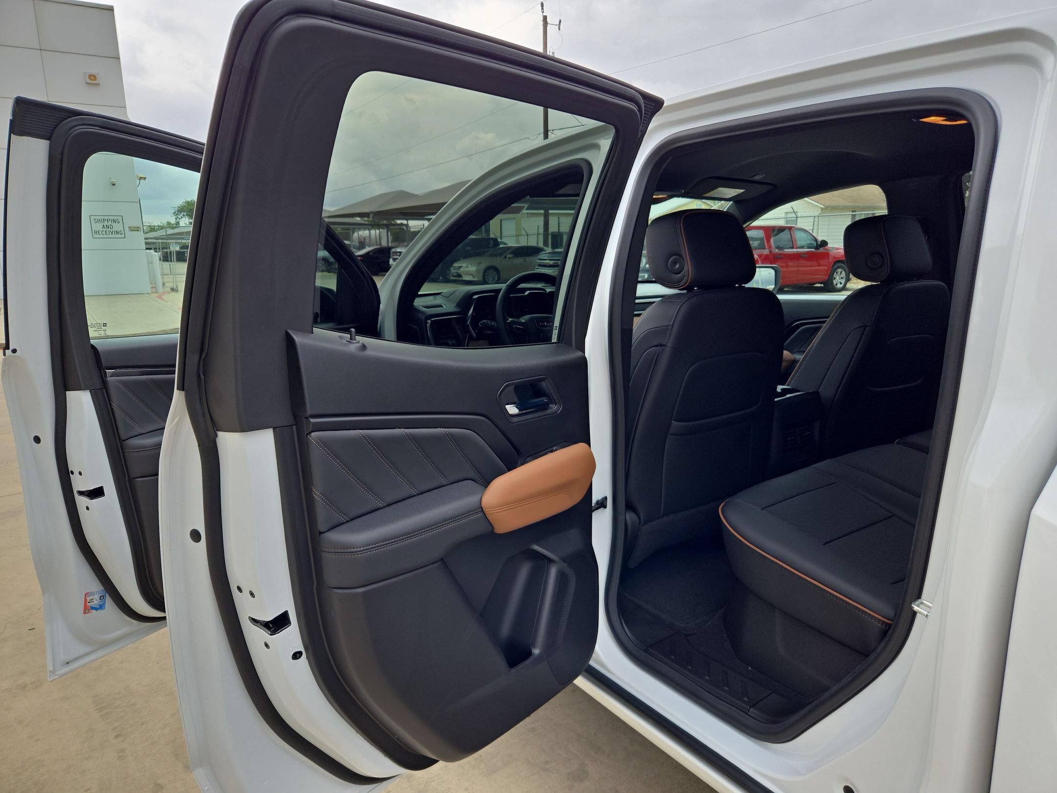 Certified 2025 GMC Canyon AT4 w/ AT4 Premium Package AWD/4WD image 14