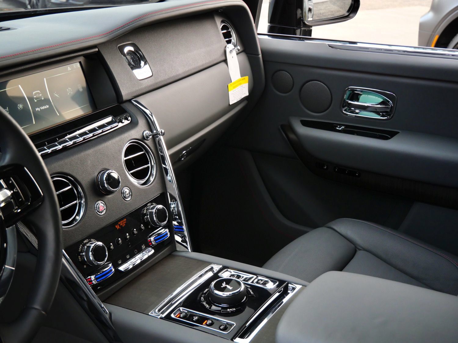Certified 2023 Rolls-Royce Cullinan AWD/4WD image 22