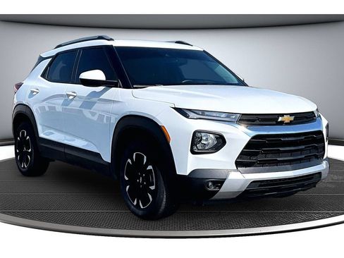 Used 2023 Chevrolet TrailBlazer LT w/ Convenience Package AWD/4WD image 2
