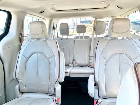 Used 2020 Chrysler Pacifica Limited FWD image 15