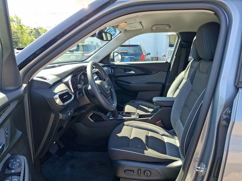 Used 2023 Chevrolet TrailBlazer LT w/ Convenience Package AWD/4WD image 13