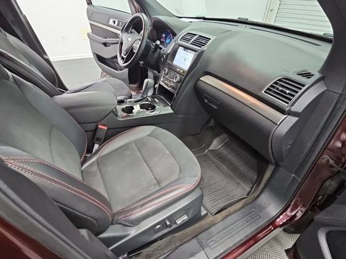 Used 2018 Ford Explorer XLT w/ Equipment Group 202A FWD image 41