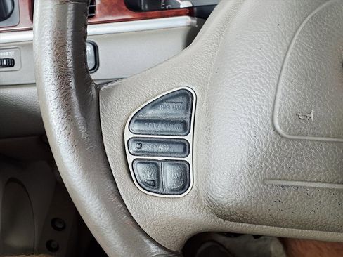 Used 2004 Lincoln Town Car Ultimate image 19