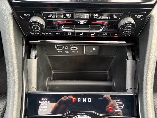 Used 2025 Jeep Grand Cherokee Summit AWD/4WD image 32