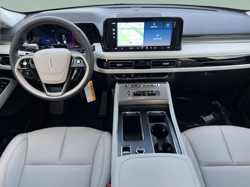 New 2026 Lincoln Aviator 2WD image 9