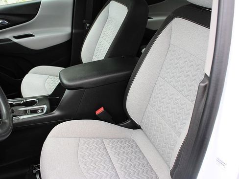 Used 2022 Chevrolet Equinox LS FWD image 9