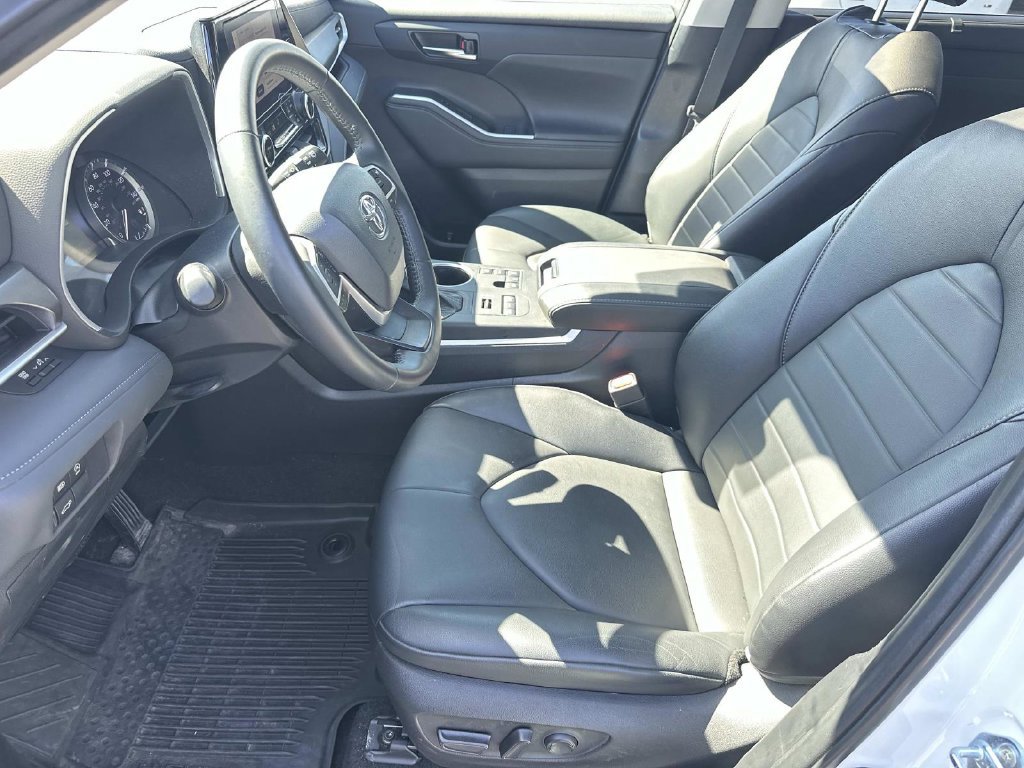 Used 2024 Toyota Highlander XLE AWD/4WD image 20