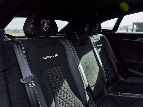 Used 2024 Lamborghini Urus Performante AWD/4WD image 49